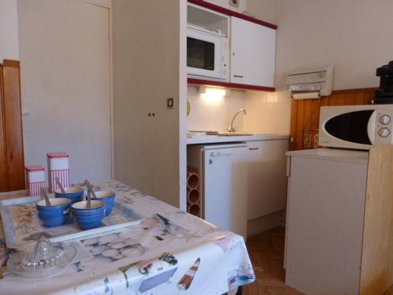 Seaside Studio with Terrace, 3 Sleeps, Beach Nearby, Parking Included — photo 3