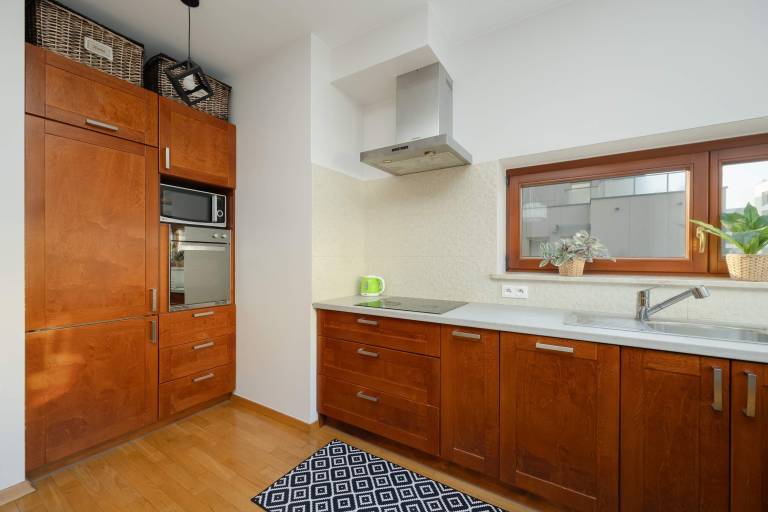 Woronicza 33 Warsaw Cosy Two-Bedroom Apartment Two Balconies Remote Working Functional Interiors — photo 3