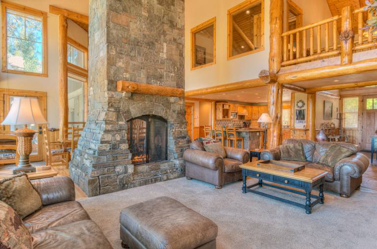 Luxury 6Bd/6.5 b, Hot Tub, A/C, Golf Course View, Pet Friendly in Bend, OR