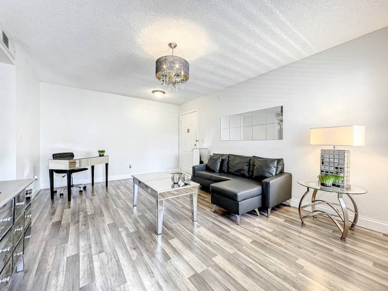 Family-oriented condo with private pool & patio | Dogs allowed — photo 5