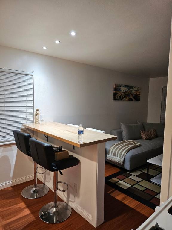 Cozy and Private One Bedroom next to everything — photo 4