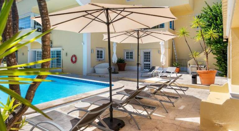 Rental apartment with pool — photo 2