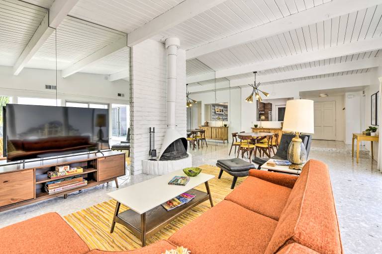Furnished Patio Pool Access Palm Springs Condo