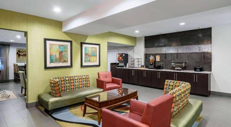 La Quinta Inn & Suites by Wyndham Lebanon — photo 4