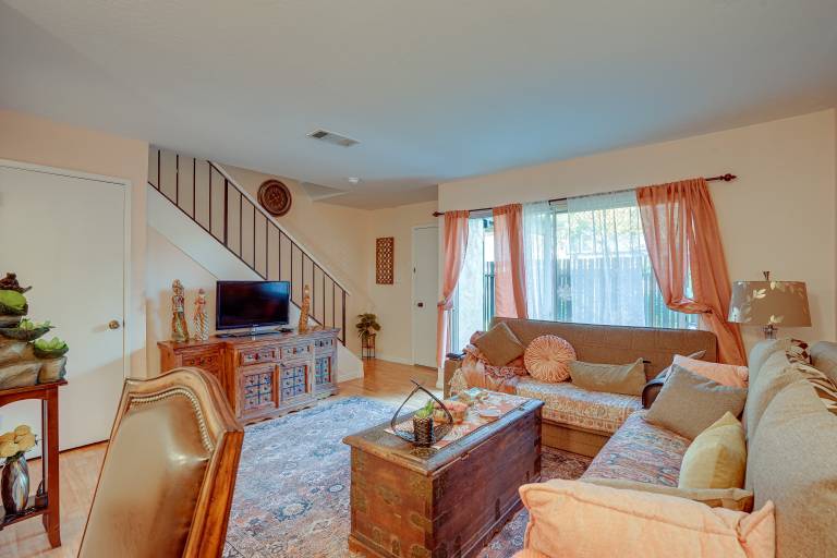 Lovely Concord Townhome Retreat w/ Community Pool! — photo 5