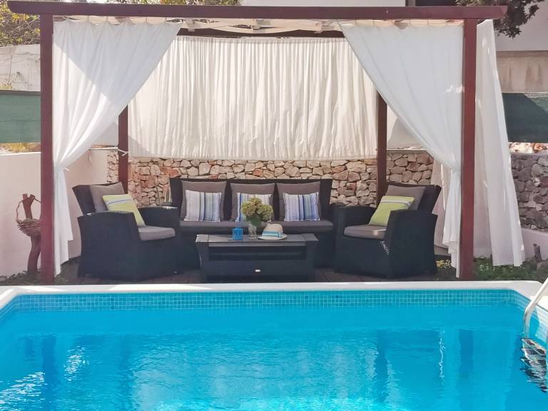 Fully equipped beautiful rental apartment with terrace, private pool & barbeque | Dogs allowed — photo 2