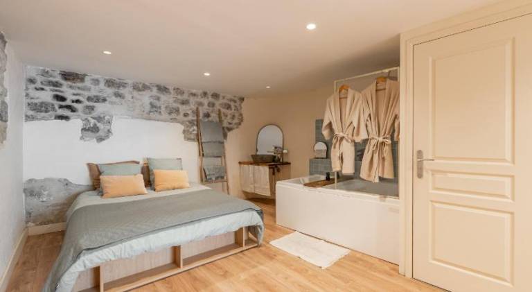 Holiday apartment with jacuzzi — photo 2