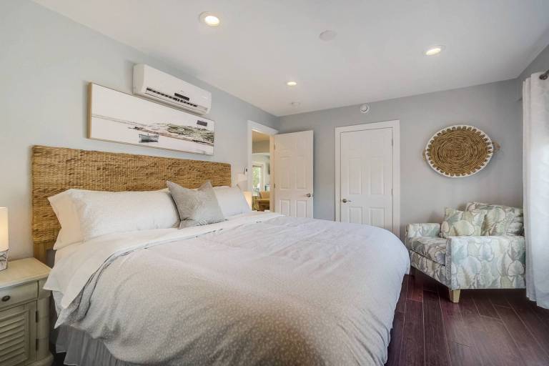 Room to Relax-Downtown Sarasota, Sleeps 8, Walkable Neighborhood — photo 5