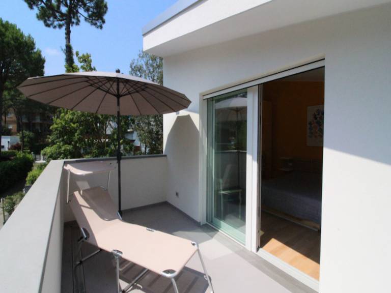 Family-oriented lovely villa with garden & patio | Garden view | Pet-friendly — photo 2