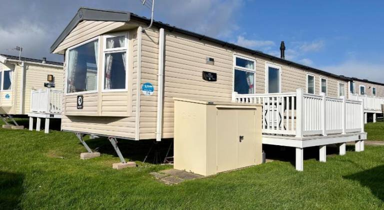 House with pool in Weymouth