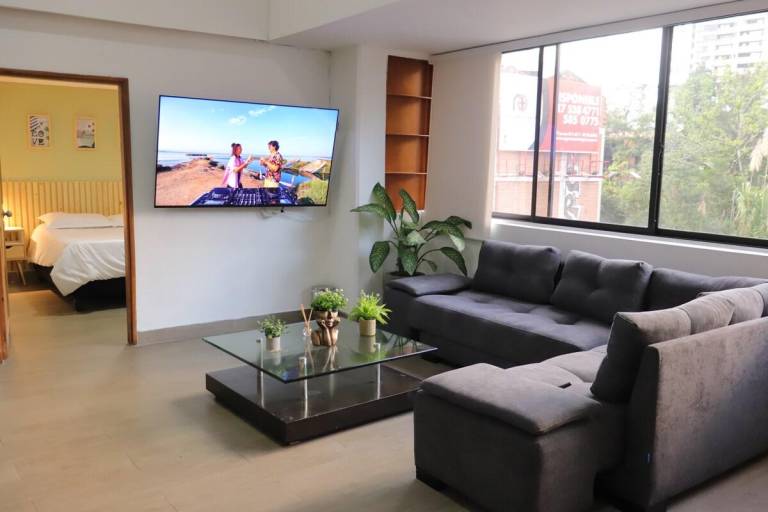 Charming rental apartment with hot tub | Near Lleras Park | Suitable for remote work | Pets allowed — photo 2