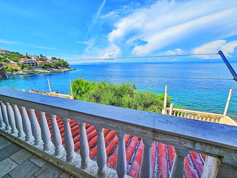 Rental apartment with patio & BBQ | Sea view — photo 2