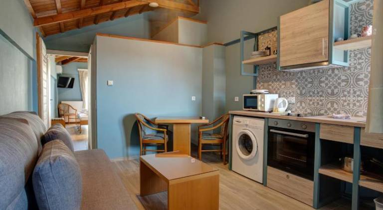 Holiday apartment with patio & garden — photo 2
