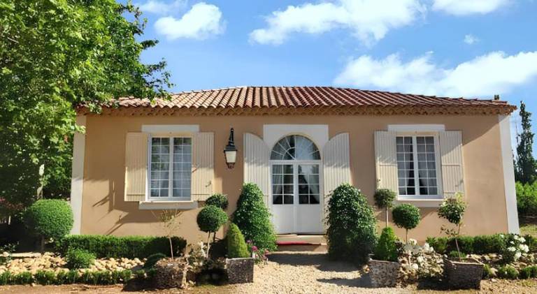 House with yard, patio & grill in Arles