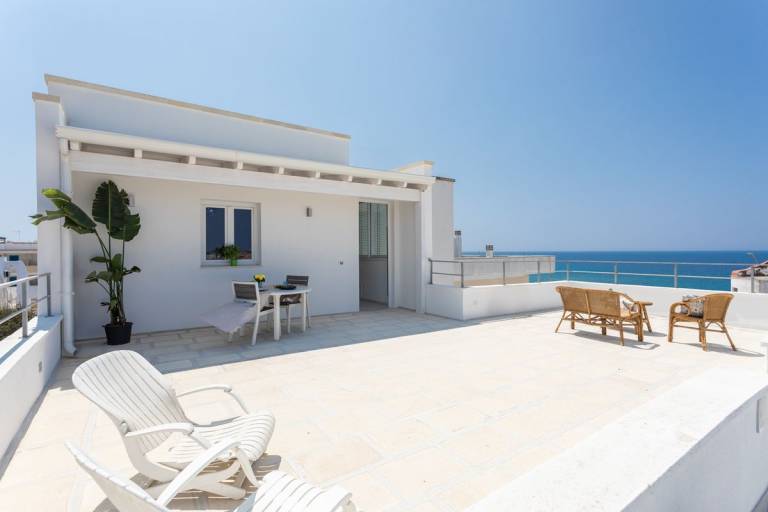 Villa with patio, garden & BBQ | Sea view — photo 2