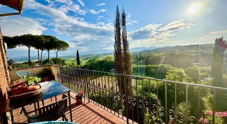 Magical Villa di Gioia Large 6-Bedroom Family Villa with Breathtaking views, Private Garden and Oliv in Castiglione del Lago