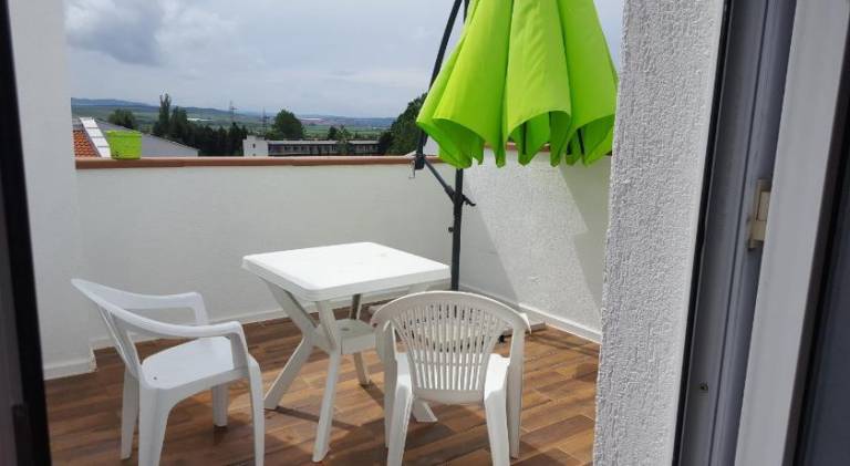 Apartment with garden, private pool & terrace — photo 4