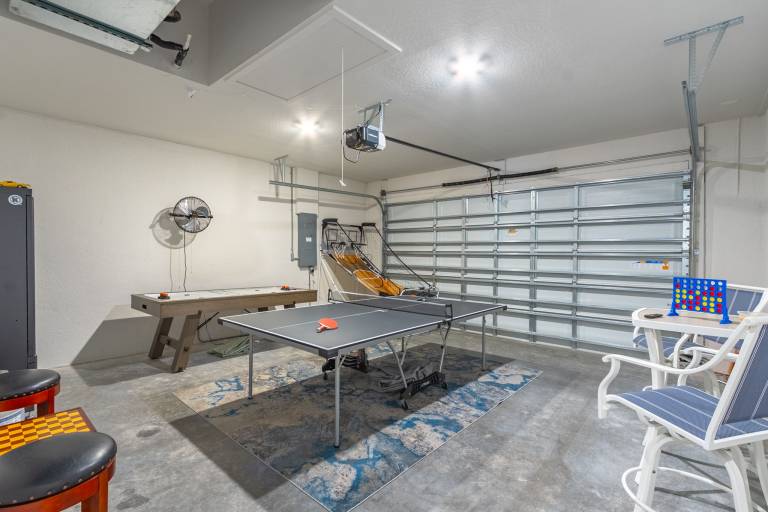 Vacation home with BBQ & private pool | Suitable for remote work — photo 4