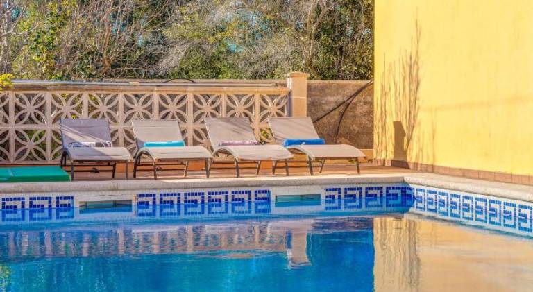Vacation home with yard, private pool & patio — photo 3
