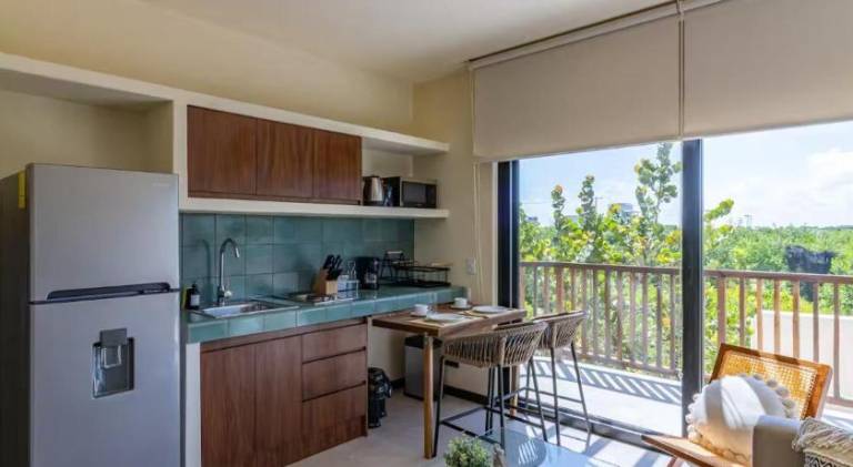 Apartment with pool — photo 4