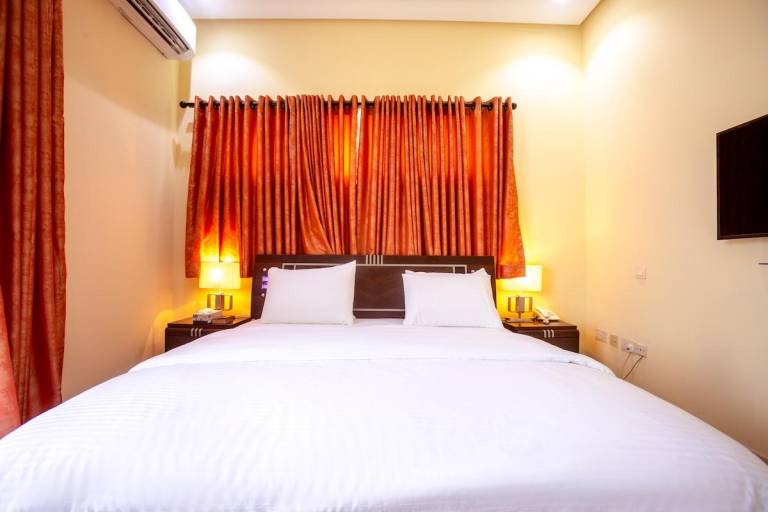 House with pool & garden | Good for workation | Pets are welcome in Lekki