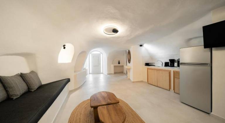 House with hot tub & terrace in Santorini