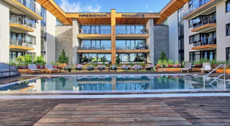 Rental apartment with yard, patio & pool — photo 2