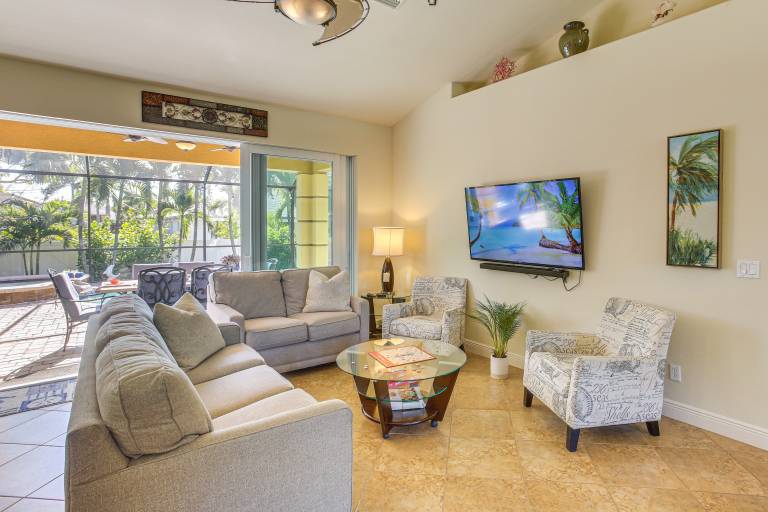 Saltwater Pool & Spa! Tropical Cape Coral Retreat — photo 4