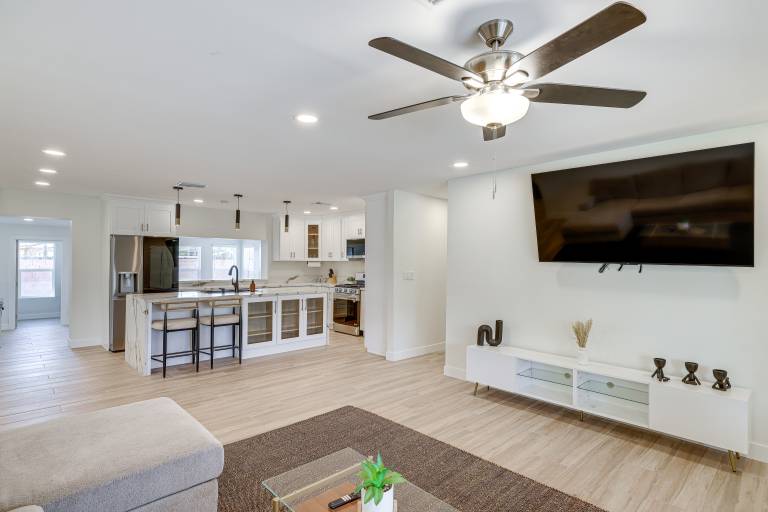 Scottsdale Rental w Game Room 3 Mi to Old Town
