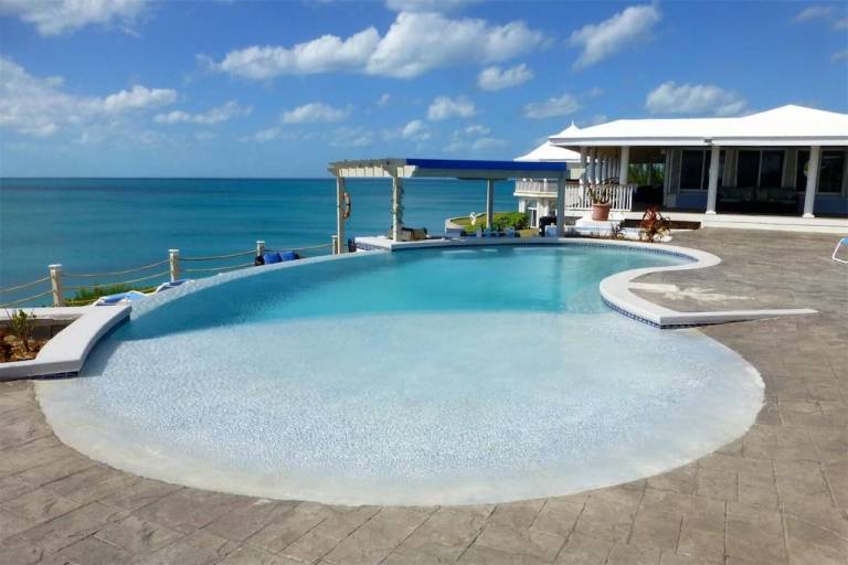 Dom North Eleuthera