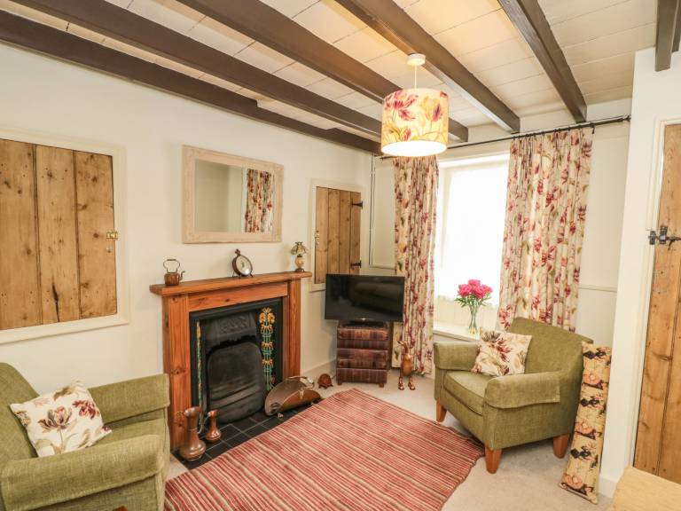 Cottage with garden — photo 3
