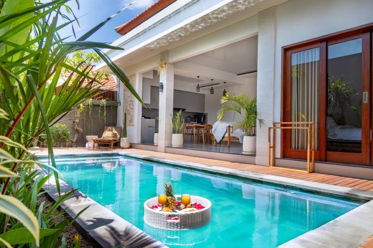 Family-friendly villa with barbeque, private pool & garden | Perfect for remote work | Pets allowed in Bali