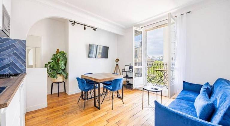 Holiday apartment with 2 rooms for 4 persons in Nanterre
