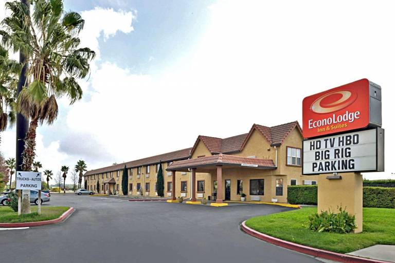 Econo Lodge Inn & Suites Corning Travel Center in Corning, CA