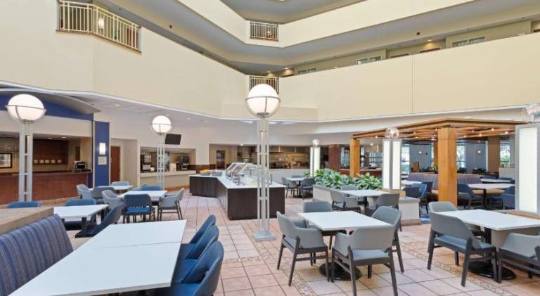 Embassy Suites by Hilton Tampa USF Near Busch Gardens — photo 5