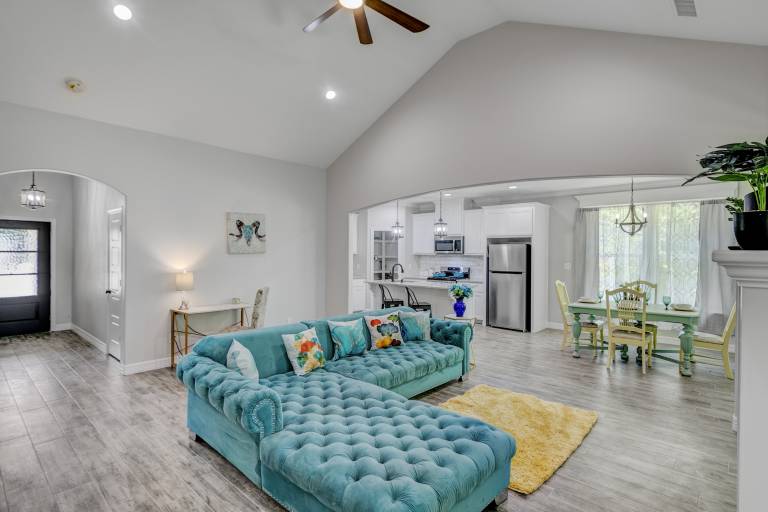 40% Monthly Discount Newly Renovated Luxe West Beaumont w Private Patio in Beaumont, TX
