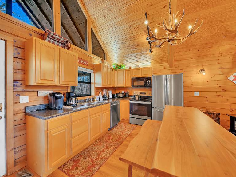 Dolly Log Cabin~Jacuzzi~Arcade Game~Private Hot Tub~Pet Friendly — photo 4