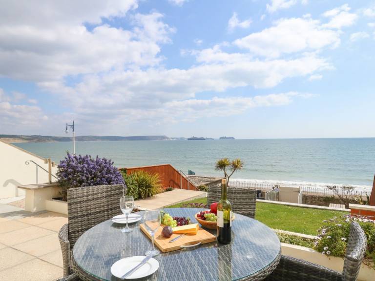Cottage with garden | Beach view in Weymouth