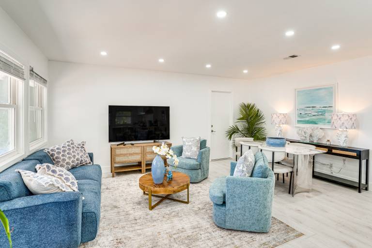 7 Mi Huntington Beach: Family Home w/ Patio! — photo 2