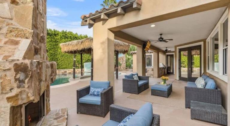 Vacation home with pool — photo 5