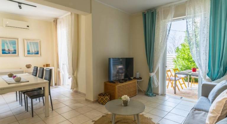 Fully equipped villa with barbecue, garden & patio | Close to the beach | Suitable for remote work | Pets allowed — photo 2