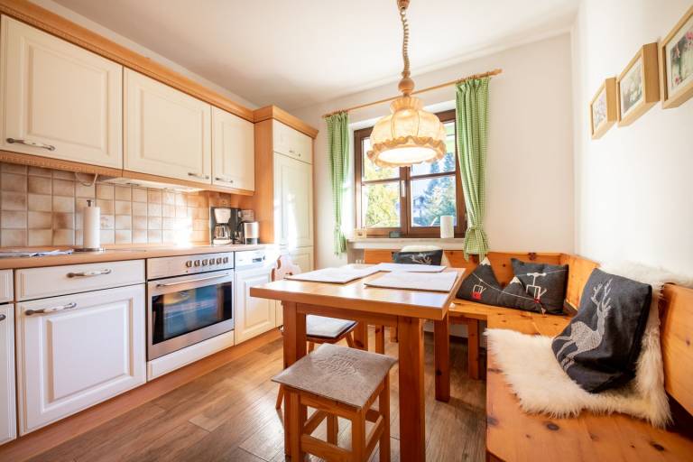Luxurious holiday apartment "Alpenrose" at the foot of the Zugspitze — photo 3