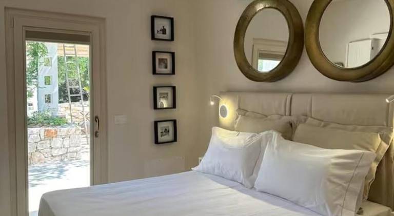 Ample villa with yard & private pool | Dogs allowed — photo 2