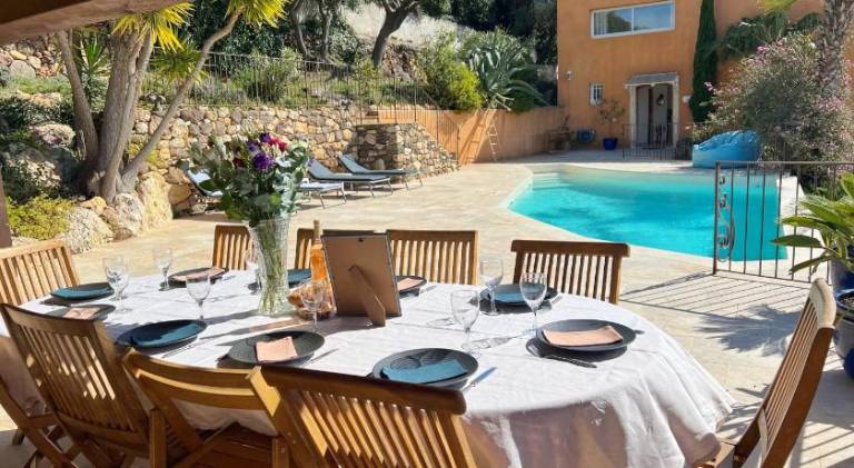 Les Oliviers, Villa climatisee, Piscine privee vue mer in Sanary-sur-Mer