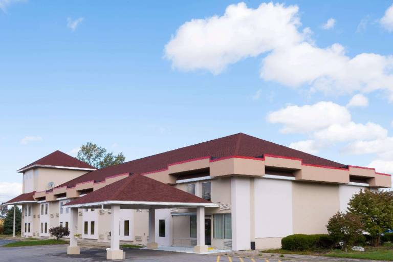 Baymont by Wyndham Batavia - Darien Lake in Batavia, NY