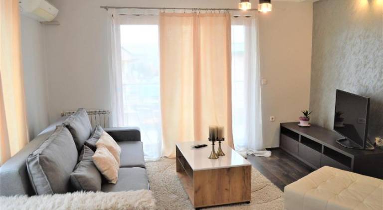 Rental apartment with yard & patio in Skopje
