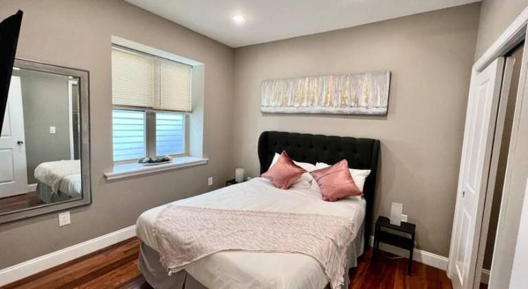 Apartment | Close to Love Park — photo 2