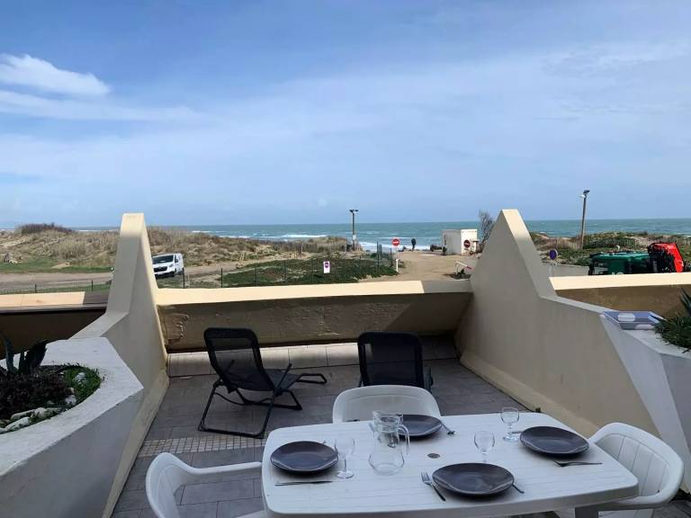 Holiday apartment with terrace & garden in Agde