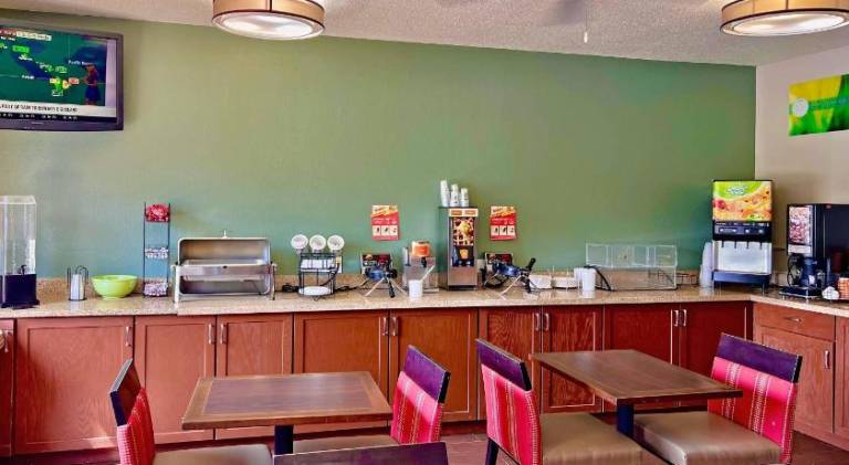 Quality Inn & Suites Green Bay - Ashwaubenon — photo 4