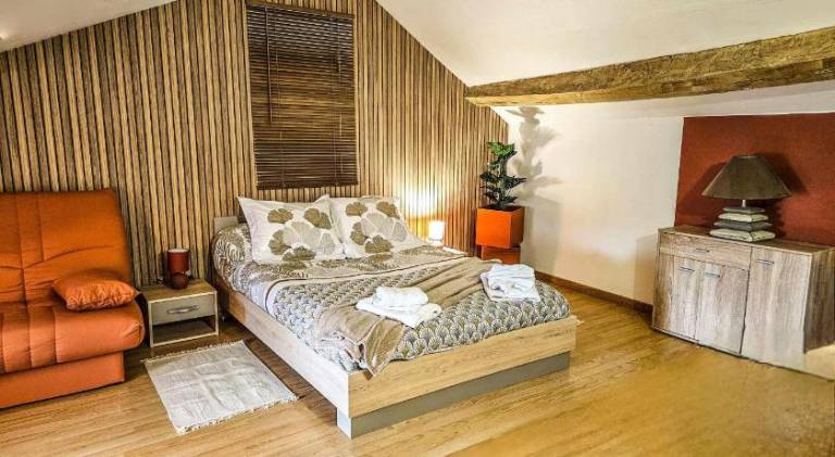 Holiday apartment with BBQ & garden | Perfect for remote work | Dogs allowed in Nevers